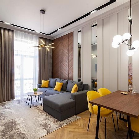 Royal Aparts Multi Lviv Bagian luar foto