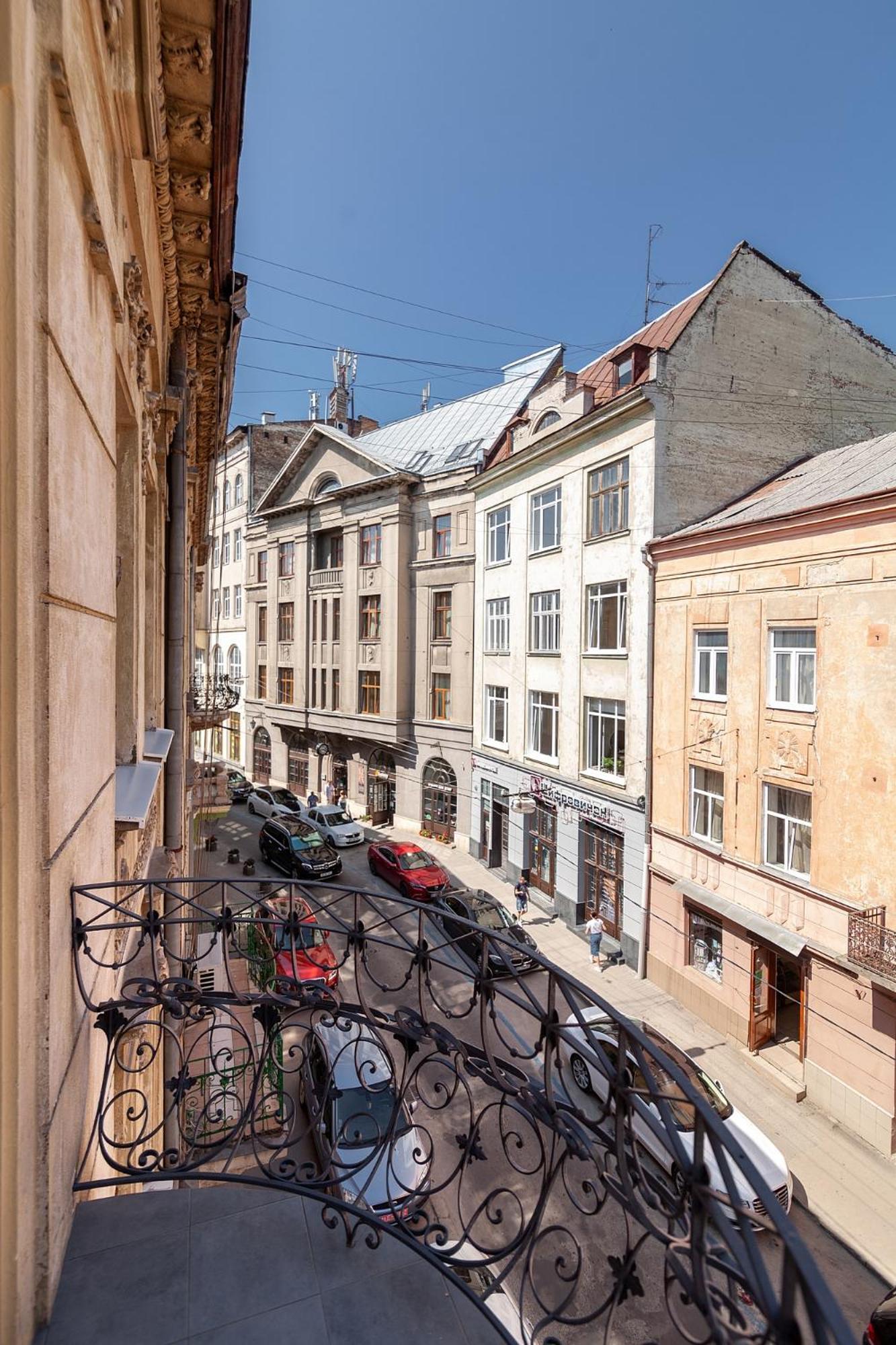 Royal Aparts Multi Lviv Bagian luar foto