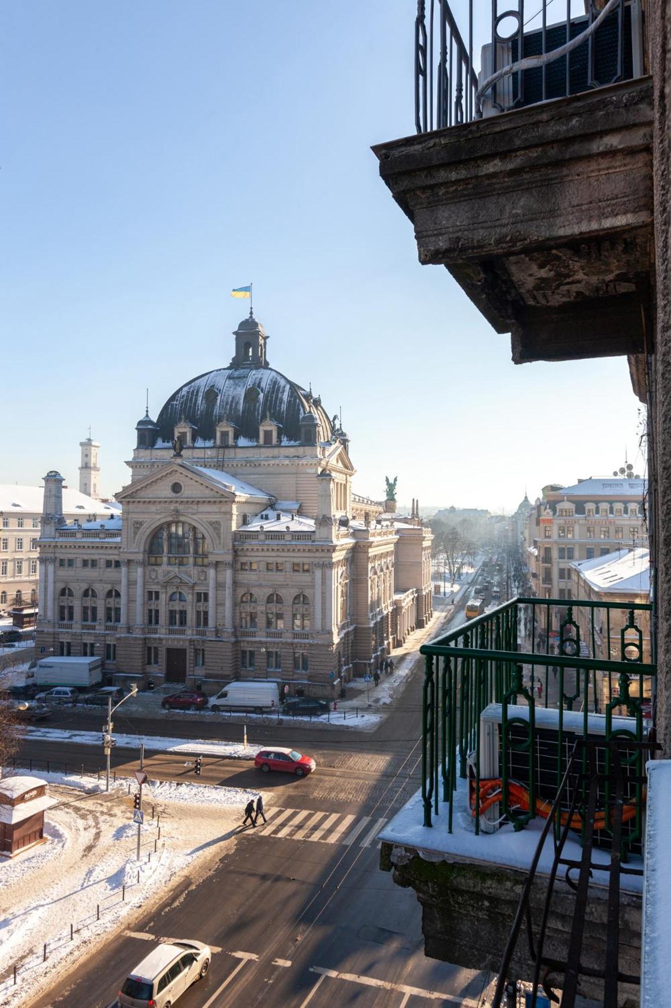 Royal Aparts Multi Lviv Bagian luar foto