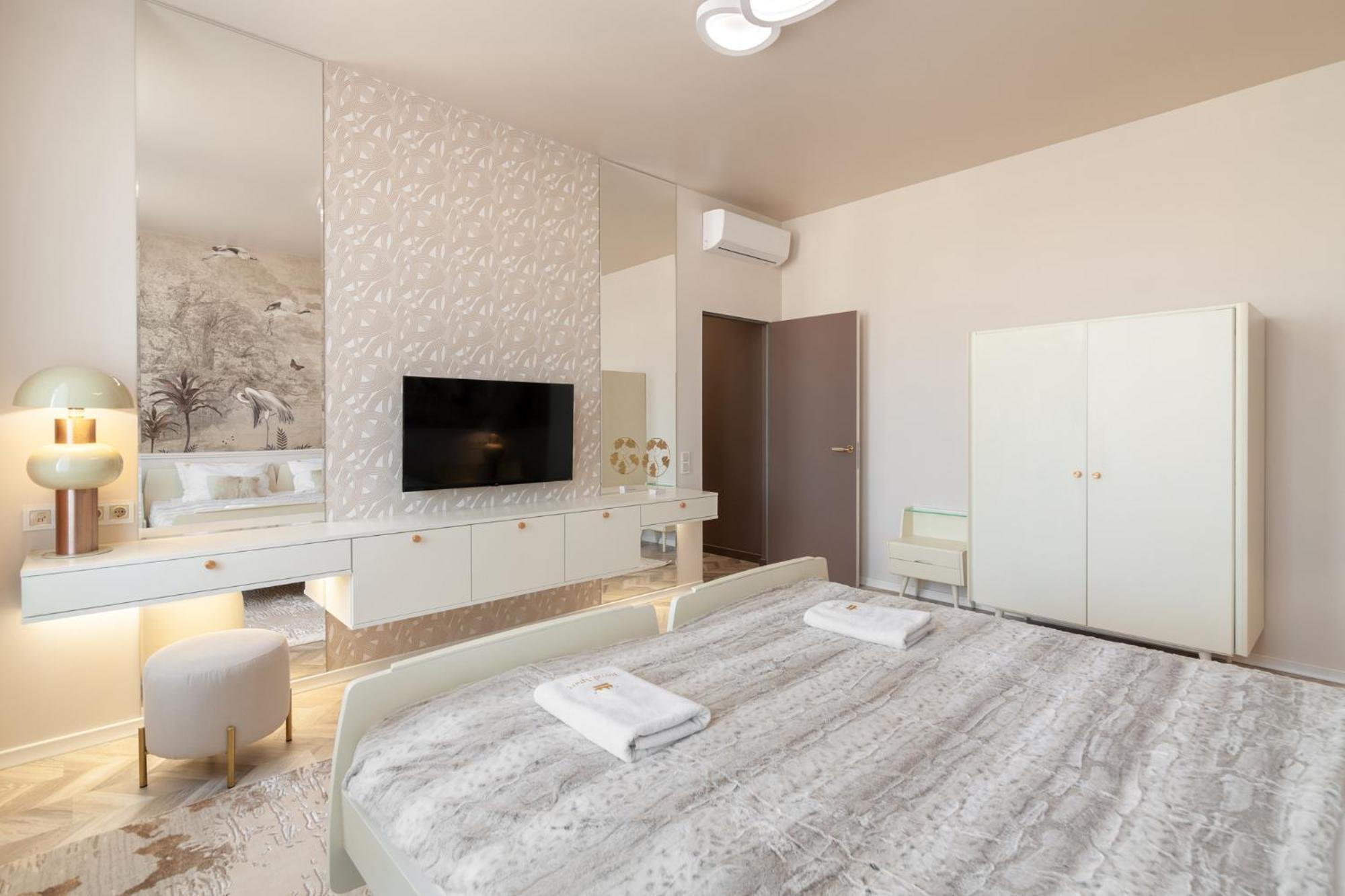 Royal Aparts Multi Lviv Bagian luar foto